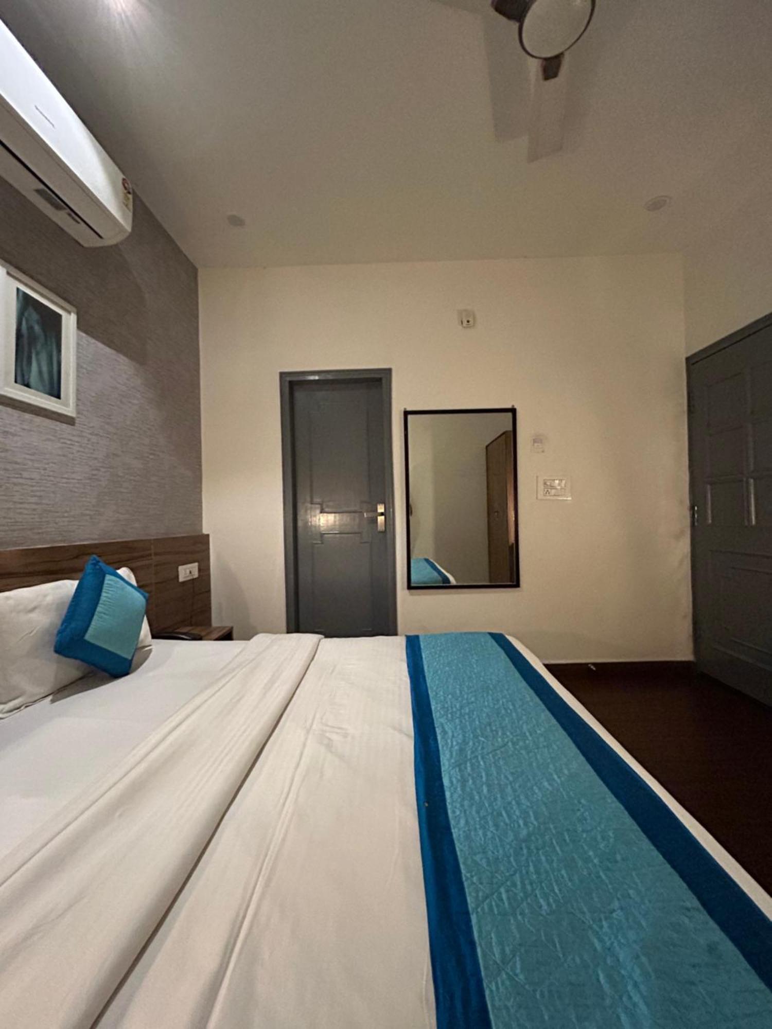 Gallivanto Inn - Rohini เดลี ภายนอก รูปภาพ
