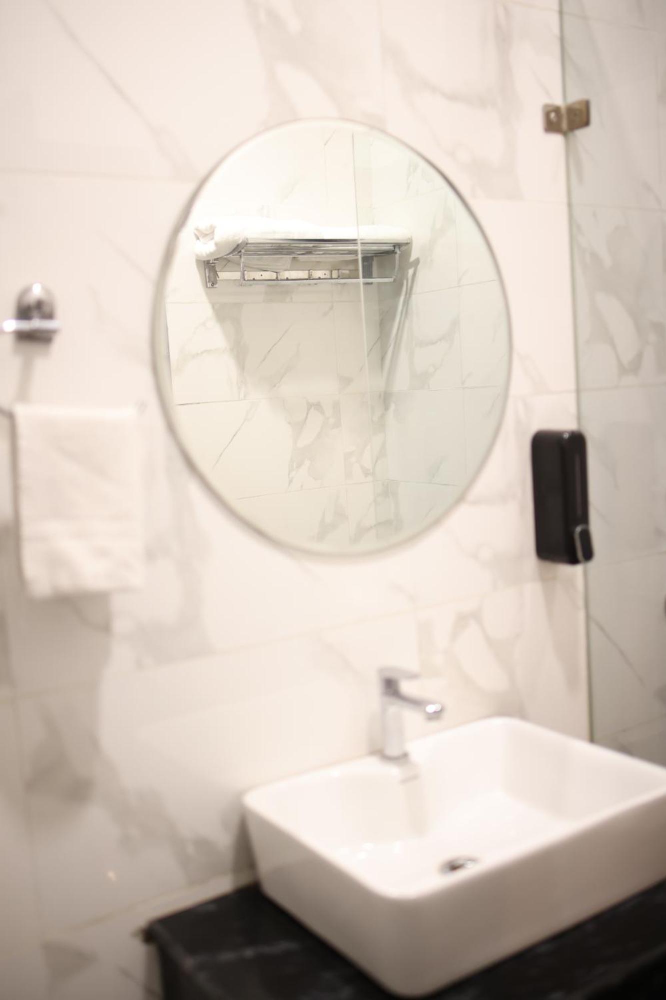 Gallivanto Inn - Rohini เดลี ภายนอก รูปภาพ