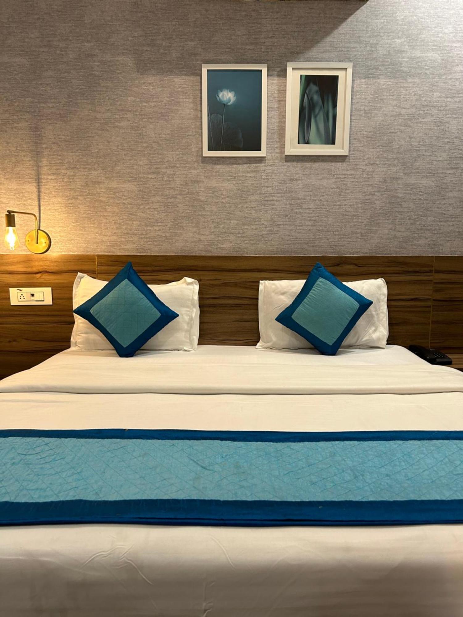 Gallivanto Inn - Rohini เดลี ภายนอก รูปภาพ
